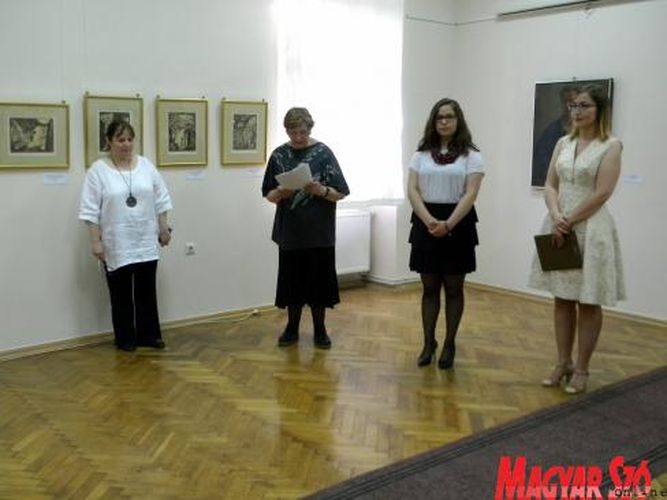 Baranyi Anna megnyitja a Balázs G. Árpád munkásságát bemutató kiállítást (kép: Benedek Miklós)